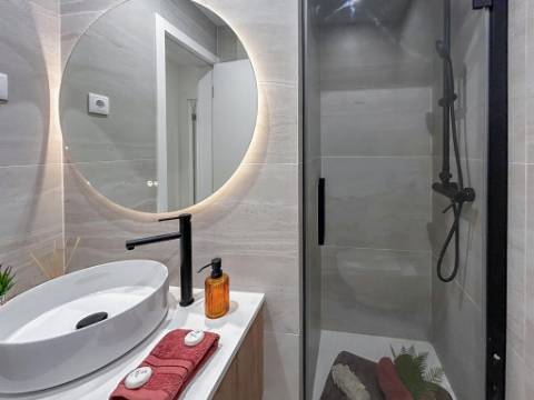 Apartamento T2 à Venda na Rua Dr. João de Barros, Benfica