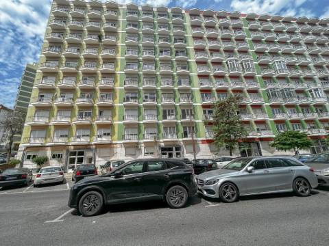 Apartamento T2 à Venda na Rua Dr. João de Barros, Benfica