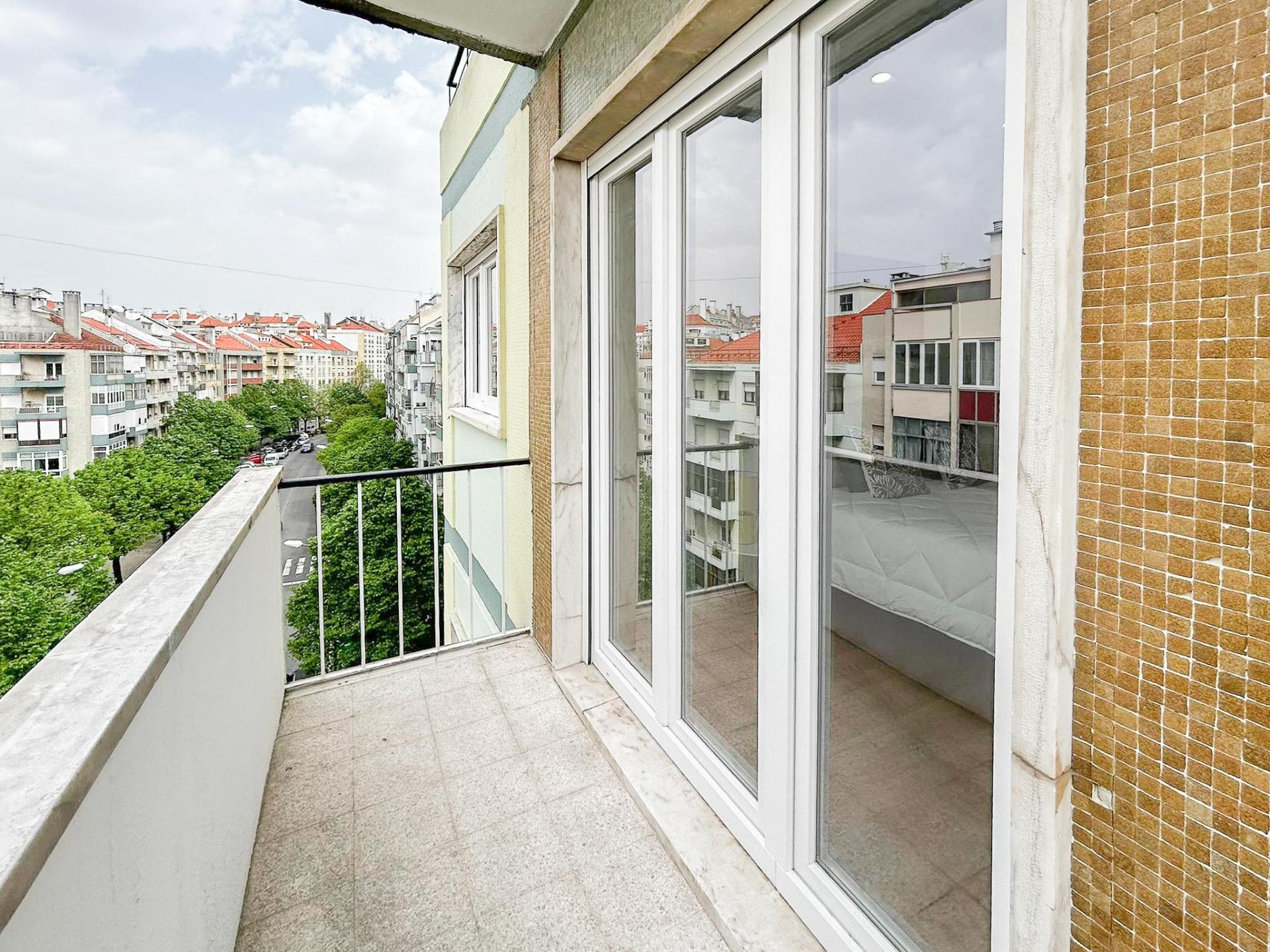 Apartamento T3 com Remodelação Total à Venda na Avenida do Uruguai, Benfica