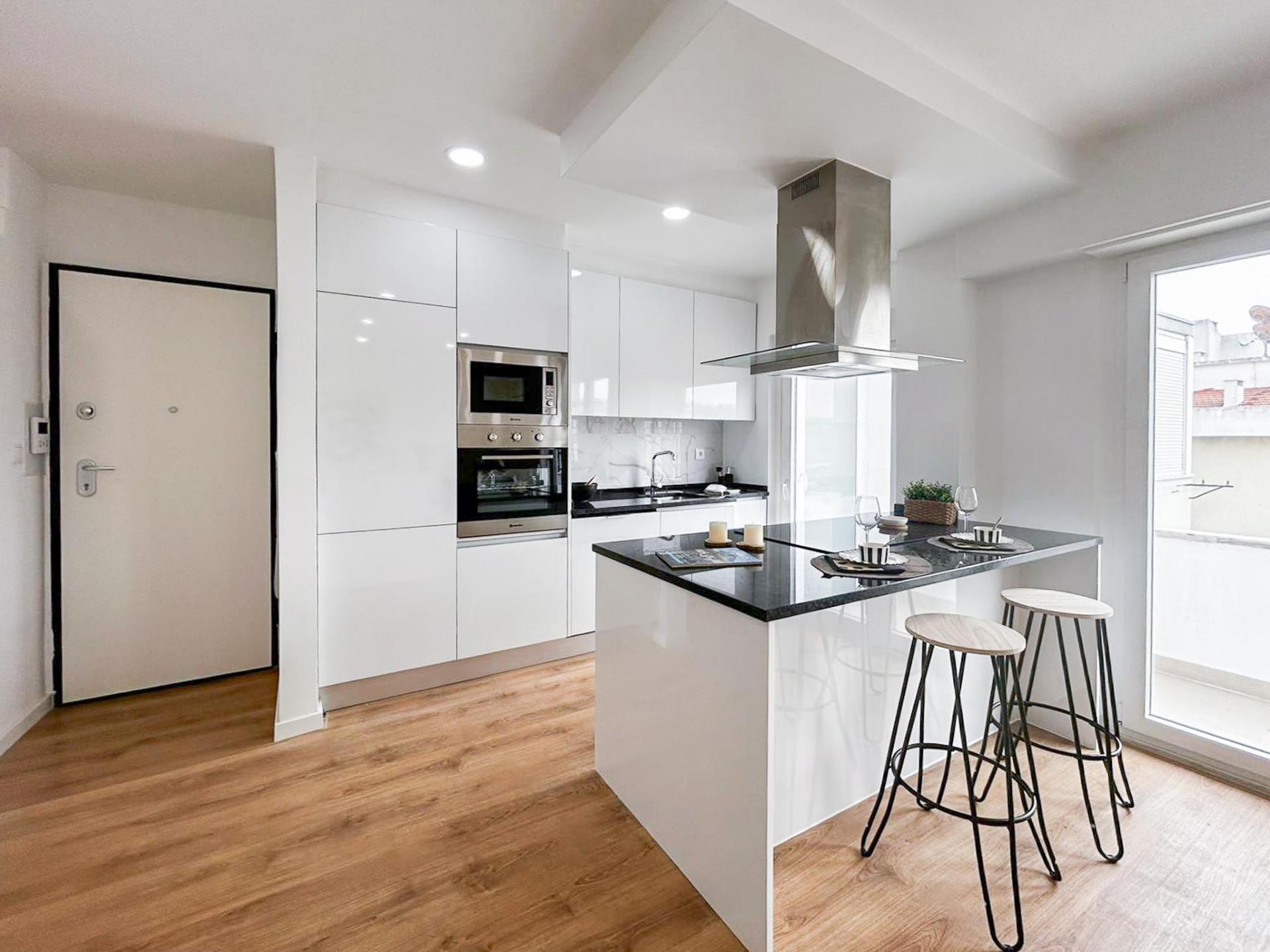 Apartamento T3 com Remodelação Total à Venda na Avenida do Uruguai, Benfica