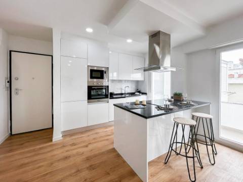 Apartamento T3 com Remodelação Total à Venda na Avenida do Uruguai, Benfica