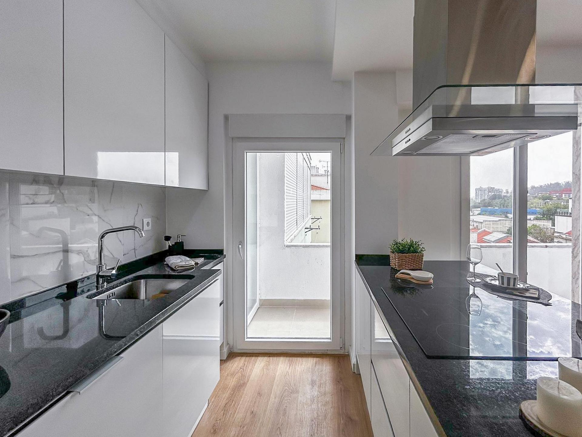 Apartamento T3 com Remodelação Total à Venda na Avenida do Uruguai, Benfica