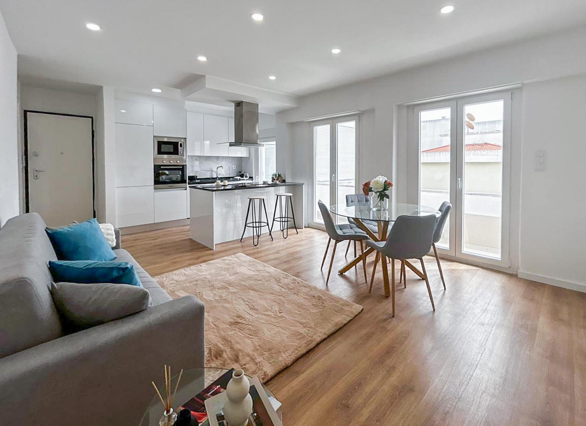Apartamento T3 com Remodelação Total à Venda na Avenida do Uruguai, Benfica