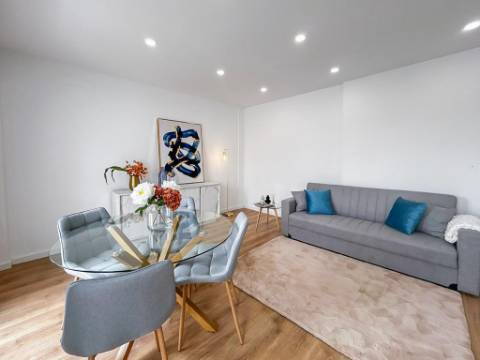 Apartamento T3 com Remodelação Total à Venda na Avenida do Uruguai, Benfica