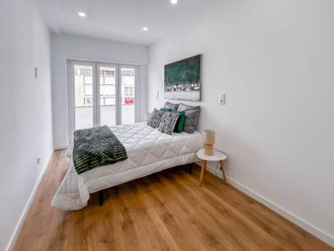 Apartamento T3 com Remodelação Total à Venda na Avenida do Uruguai, Benfica