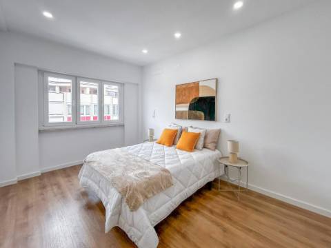 Apartamento T3 com Remodelação Total à Venda na Avenida do Uruguai, Benfica