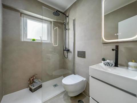Apartamento T3 com Remodelação Total à Venda na Avenida do Uruguai, Benfica