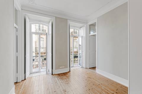 Para Venda | Apartamento T3+1 | Santa Maria Maior, Lisboa