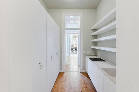 Para Venda | Apartamento T3+1 | Santa Maria Maior, Lisboa