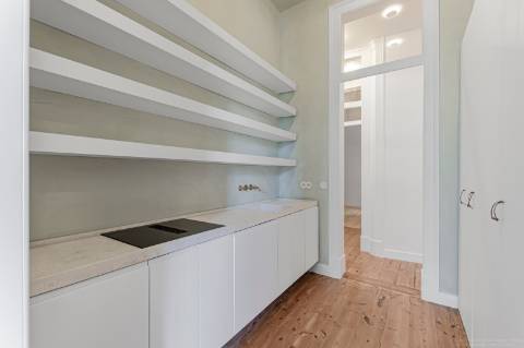 Para Venda | Apartamento T3+1 | Santa Maria Maior, Lisboa