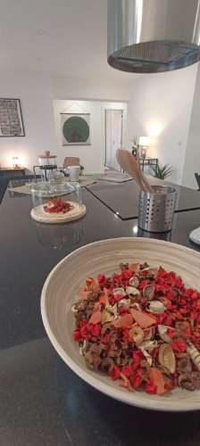 T3 soberbamente remodelado, Cozinha equipada, situado a 10 minutos a pé Estação Metro Carnide, Linha Azul