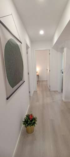 T3 soberbamente remodelado, Cozinha equipada, situado a 10 minutos a pé Estação Metro Carnide, Linha Azul