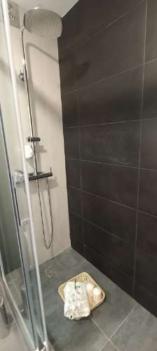 T3 soberbamente remodelado, Cozinha equipada, situado a 10 minutos a pé Estação Metro Carnide, Linha Azul