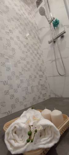 T3 soberbamente remodelado, Cozinha equipada, situado a 10 minutos a pé Estação Metro Carnide, Linha Azul