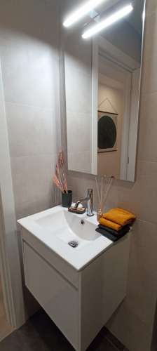 T3 soberbamente remodelado, Cozinha equipada, situado a 10 minutos a pé Estação Metro Carnide, Linha Azul