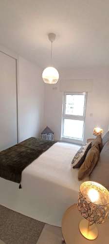 T3 soberbamente remodelado, Cozinha equipada, situado a 10 minutos a pé Estação Metro Carnide, Linha Azul