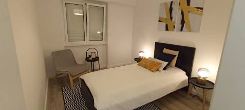 T2 Totalmente remodelado com materiais de muito bom gosto e cozinha equipada