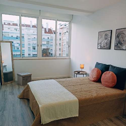 T2 Totalmente remodelado com materiais de muito bom gosto e cozinha equipada