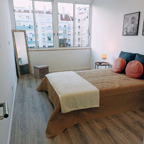 T2 Totalmente remodelado com materiais de muito bom gosto e cozinha equipada