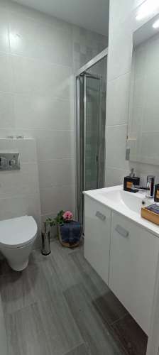 T2 Totalmente remodelado com materiais de muito bom gosto e cozinha equipada