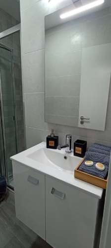 T2 Totalmente remodelado com materiais de muito bom gosto e cozinha equipada