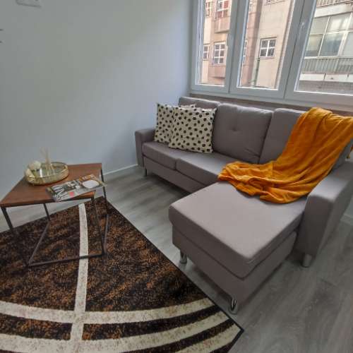 MUITO PERTO DA GRAÇA E EM FRENTE À LINHA DO ELECTRICO 28, FICA ESTE T2 NUM 2º ANDAR PARA INVESTIMENTO OU CASA PRÓPRIA