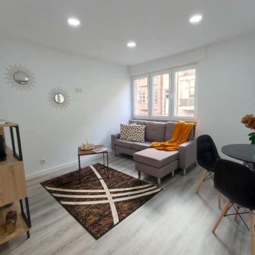 MUITO PERTO DA GRAÇA E EM FRENTE À LINHA DO ELECTRICO 28, FICA ESTE T2 NUM 2º ANDAR PARA INVESTIMENTO OU CASA PRÓPRIA