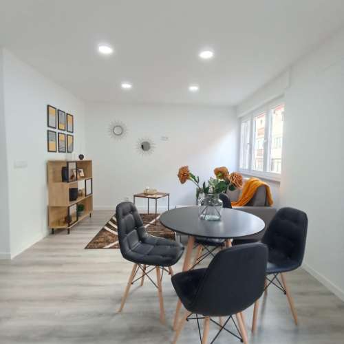 MUITO PERTO DA GRAÇA E EM FRENTE À LINHA DO ELECTRICO 28, FICA ESTE T2 NUM 2º ANDAR PARA INVESTIMENTO OU CASA PRÓPRIA