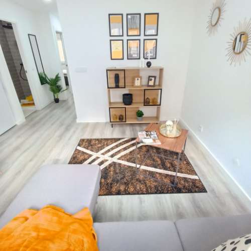 MUITO PERTO DA GRAÇA E EM FRENTE À LINHA DO ELECTRICO 28, FICA ESTE T2 NUM 2º ANDAR PARA INVESTIMENTO OU CASA PRÓPRIA