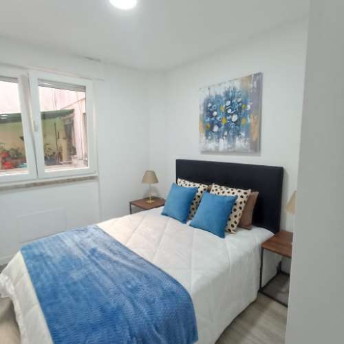 MUITO PERTO DA GRAÇA E EM FRENTE À LINHA DO ELECTRICO 28, FICA ESTE T2 NUM 2º ANDAR PARA INVESTIMENTO OU CASA PRÓPRIA