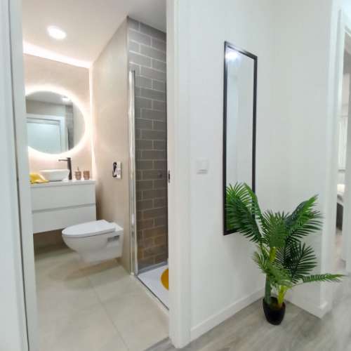 MUITO PERTO DA GRAÇA E EM FRENTE À LINHA DO ELECTRICO 28, FICA ESTE T2 NUM 2º ANDAR PARA INVESTIMENTO OU CASA PRÓPRIA