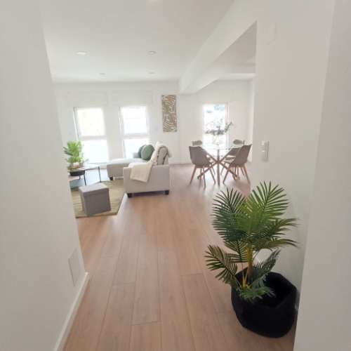 EXCELENTE T4/3 LOCALIZADO EM BENFICA A 600 METROS DA AVENIDA DE URUGUAI, TOTALMENTE REMODELADO, EQUIPADO E MOBILADO