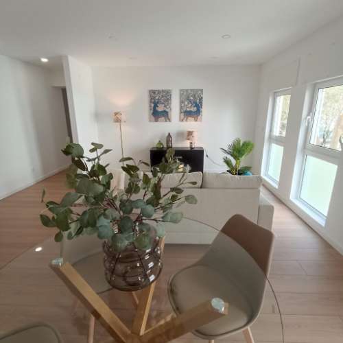 EXCELENTE T4/3 LOCALIZADO EM BENFICA A 600 METROS DA AVENIDA DE URUGUAI, TOTALMENTE REMODELADO, EQUIPADO E MOBILADO