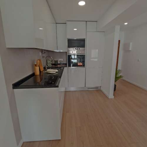 EXCELENTE T4/3 LOCALIZADO EM BENFICA A 600 METROS DA AVENIDA DE URUGUAI, TOTALMENTE REMODELADO, EQUIPADO E MOBILADO