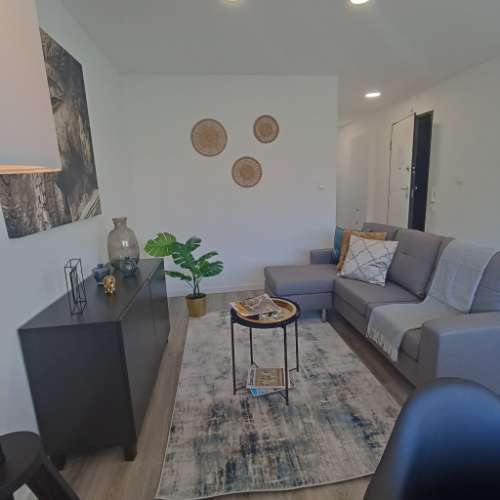 Distando a escassos metros do Mercado de Benfica, T2 totalmente remodelado com cozinha totalmente equipada