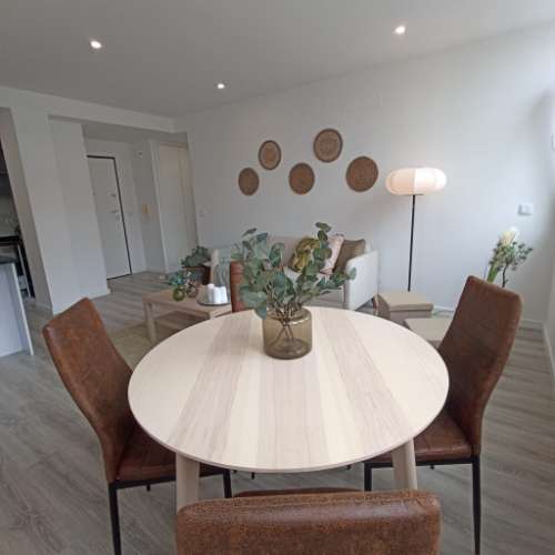 A ESCASSOS MINUTOS DO CENTRO COMERCIAL COLOMBO, T1 TOTALMENTE REMODELADO E EQUIPADO E COM ESTACIONAMENTO COBERTO