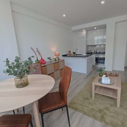 A ESCASSOS MINUTOS DO CENTRO COMERCIAL COLOMBO, T1 TOTALMENTE REMODELADO E EQUIPADO E COM ESTACIONAMENTO COBERTO