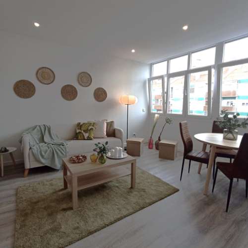 A ESCASSOS MINUTOS DO CENTRO COMERCIAL COLOMBO, T1 TOTALMENTE REMODELADO E EQUIPADO E COM ESTACIONAMENTO COBERTO