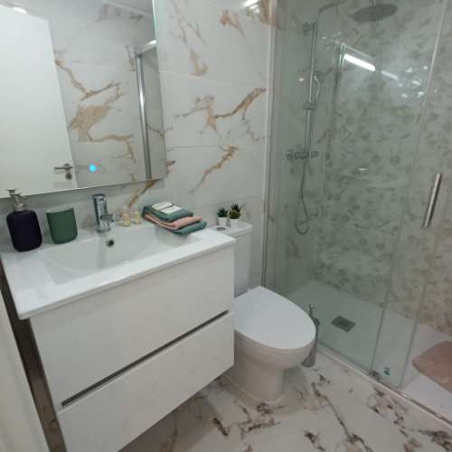 A ESCASSOS MINUTOS DO CENTRO COMERCIAL COLOMBO, T1 TOTALMENTE REMODELADO E EQUIPADO E COM ESTACIONAMENTO COBERTO