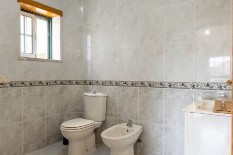 T3 PARA ARRENDAMENTO EM QUARTOS SITUADO A 2 MINUTOS APÉ DA ESTAÇÃO DE COMBOIO DE ALHOS VEDROS E A 30 MINUTO DE LISBOA