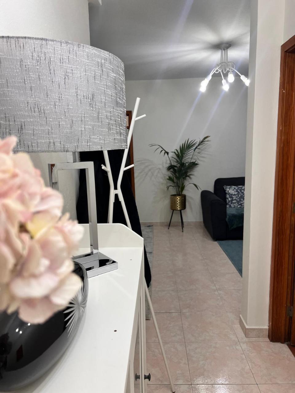 Apartamento T2 no seu estado geral bem conservado situado a 3 minutos a pé da Estação de Comboio das Mercês