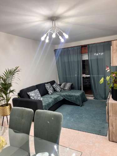 Apartamento T2 no seu estado geral bem conservado situado a 3 minutos a pé da Estação de Comboio das Mercês