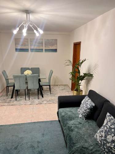 Apartamento T2 no seu estado geral bem conservado situado a 3 minutos a pé da Estação de Comboio das Mercês