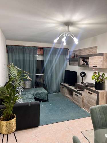 Apartamento T2 no seu estado geral bem conservado situado a 3 minutos a pé da Estação de Comboio das Mercês