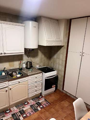 Apartamento T2 no seu estado geral bem conservado situado a 3 minutos a pé da Estação de Comboio das Mercês