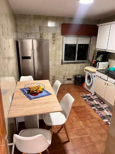 Apartamento T2 no seu estado geral bem conservado situado a 3 minutos a pé da Estação de Comboio das Mercês