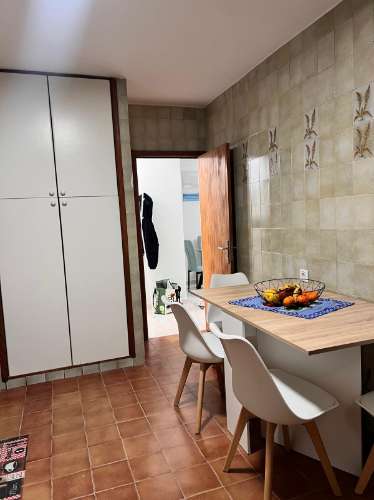 Apartamento T2 no seu estado geral bem conservado situado a 3 minutos a pé da Estação de Comboio das Mercês