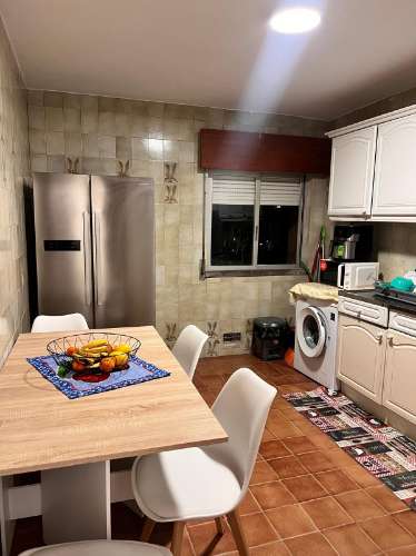 Apartamento T2 no seu estado geral bem conservado situado a 3 minutos a pé da Estação de Comboio das Mercês