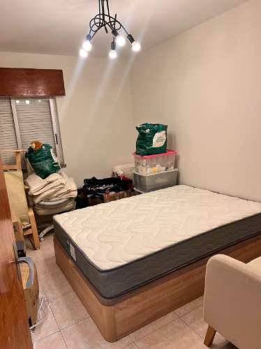 Apartamento T2 no seu estado geral bem conservado situado a 3 minutos a pé da Estação de Comboio das Mercês