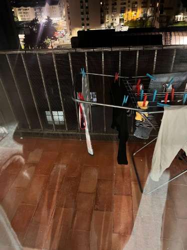 Apartamento T2 no seu estado geral bem conservado situado a 3 minutos a pé da Estação de Comboio das Mercês